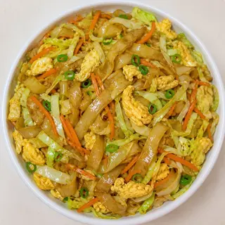 鸡蛋炒河粉Prženi široki pirinčani rezanci sa jajima