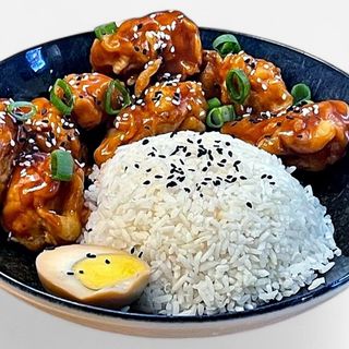 Slatka i kisela piletina rice bowl