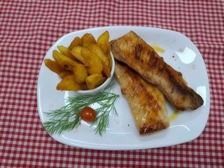 Bela vešalica sa pek krompirom