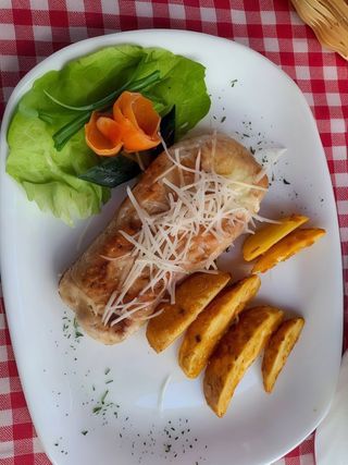 Punjeno pileće belo meso u skrami