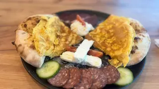 Omlet sa sudžukom