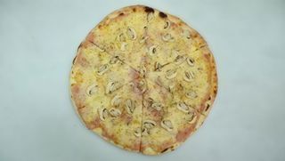 Capricciosa pizza parče