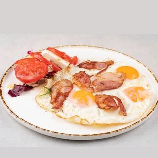 Jaja na oko sa slaninom