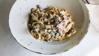 Tagliatelle sa pečurkama i pršutom