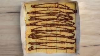 Slatka palačinka sa Nutella kremom i plazmom u mleku