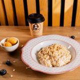 Doručak: Ovsena kaša + Cappuccino M+ Sharlotka / 2 Oreški