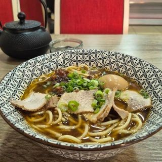 Tajvanski rezanci sa dinstanim svinjskim mesom