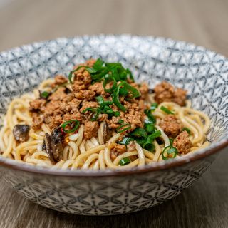 Hladni rezanci sa  svinjskim mesom u stilu Đingdžou