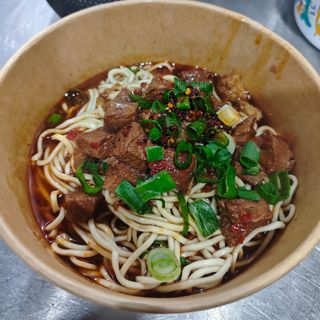 Hladni rezanci sa goveđim mesom u stilu Đingdžou