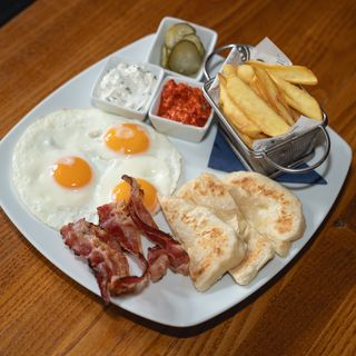 Jaja na oko i slanina