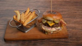 Burger sir i slanina