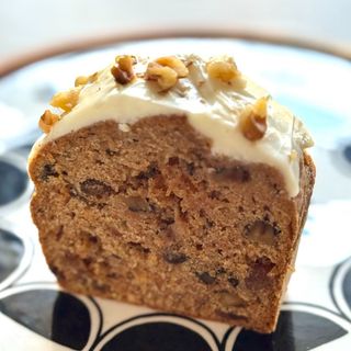 Kolač od šargarepe sa orasima i suvim voćem