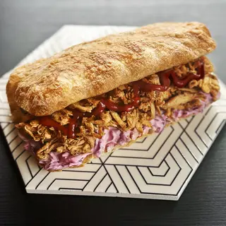Sendvič sa svinjetinom na čiabati