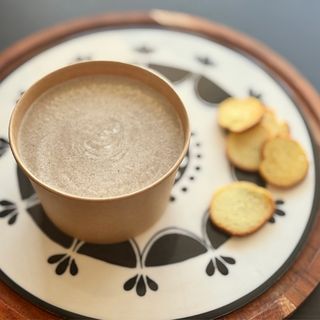 Kremasta supa od pečuraka sa krutonima sa aromatom tartufa