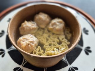 Pileća supa sa pilećim ćufticama i testeninom „Dinosauri“ 300ml