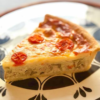 Kiš sa piletinom i pečurkama