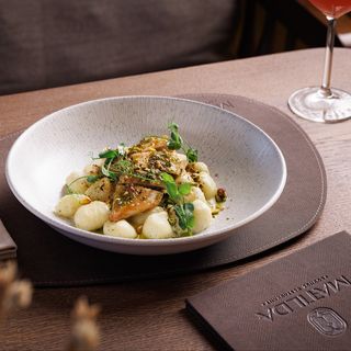 Njoke sa piletinom i pestom