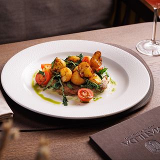 Grilovan pileći batak sa mladim krompirićima