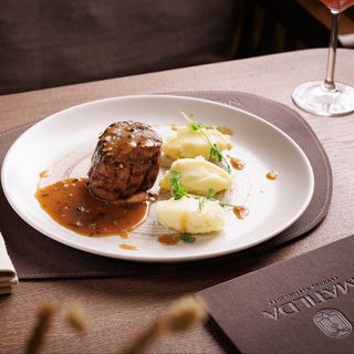 Biftek na pireu sa cowboy sosom