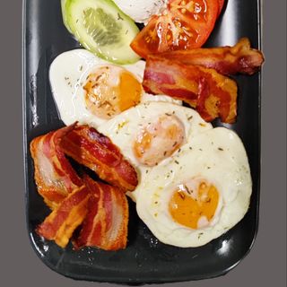 Jaja na oko sa slaninom