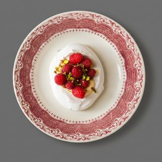 Pavlova with raspberries and pistachios