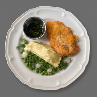 Chicken schnitzel with mashed potatoes & green peas