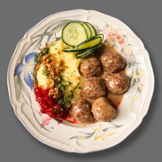 Meatballs with mashed potatoes in demi-glace sauce