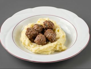Сhicken meatballs with mashed potatoes