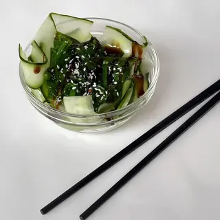 Wakame sa krastavcem