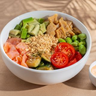 Poke sa dimljenim lososom