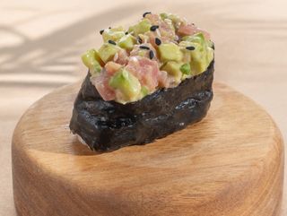 Gunkan Avokado Tuna