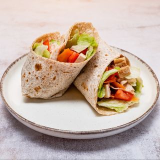 Tortilla sa piletinom i tzatziki sosom