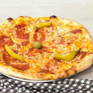 Peperoni porodična pizza + Coca-Cola 1.5l + 4 palačinke