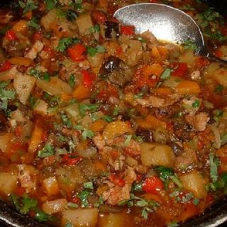  Adjapsandal sa svinjskim fileom