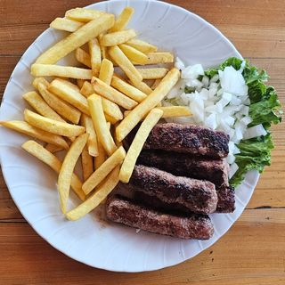 Ćevapi200g  sa varivom + salata+čorba