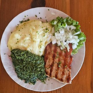 Bela vešalica sa varivom 