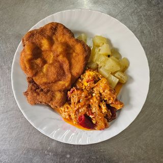 Sataras sa krompirom i bečkom 