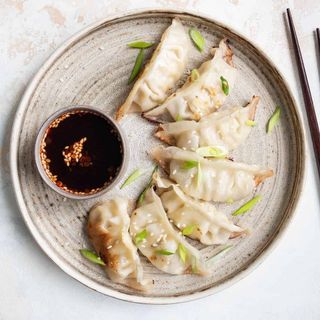 Poste ravioli sa povrćem i sojinim sosom