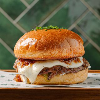 "Cheesy Off-White" Smash burger double