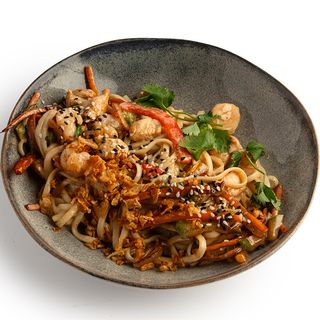 Wok sa piletinom i škampima