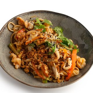 Wok sa morskim plodovima u Tom Yum sosu