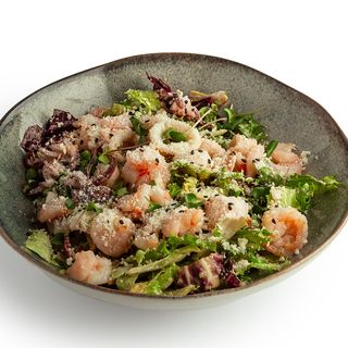 Salata sa škampima i lignjama