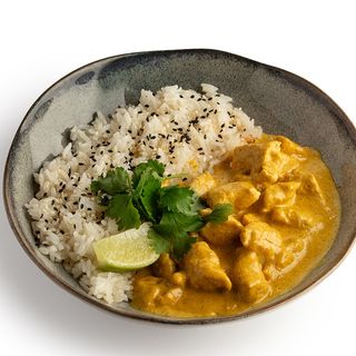 Kari sa piletinom i pirinčem