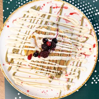 Američke palačinke sa pistać i vanila kremom i šumskim voćem 350g