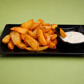 Zlatno pečeni krompir sa tzatziki sosom