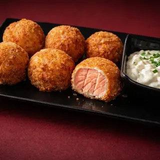 Salmon booms sa tartar sosom