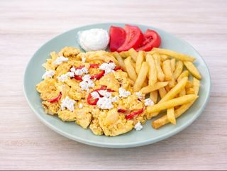 Kajgana sa povrćem i sirom