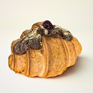 Kroasan nutela višnja