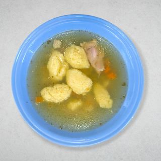 Pileća supa sa knedlama