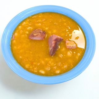 Pasulj sa dimljenim rebrima